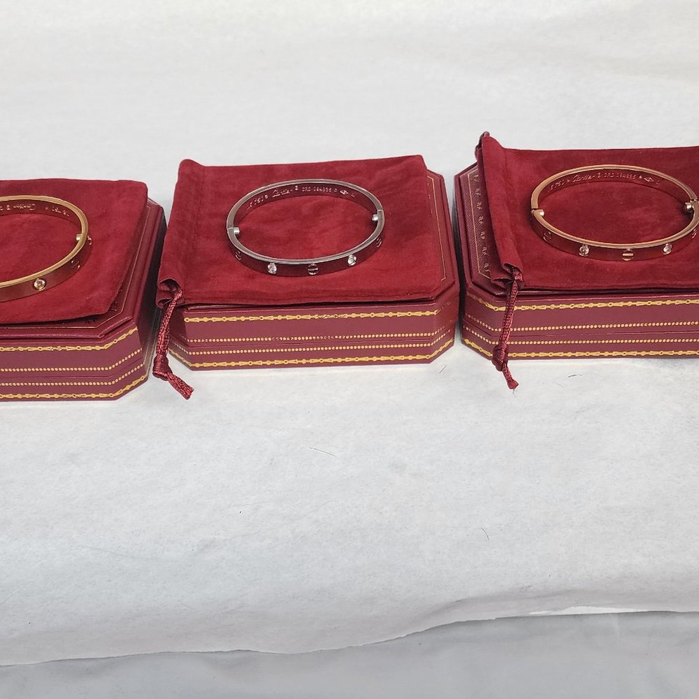 Bracelets - Picture 9 of 10